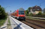Durch Priort kommt gerade die dritte Garnitur des Baumblten-Express (RE 28958) nach Werder(Havel). Geschoben wird die Garnitur von der 112 124-3. 07.05.2011