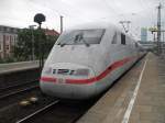 Hamburg 05.06.2010 ICE 793 von Hamburg-Altona Richtung Berlin S�dkreuz wartet am 05.06.10 auf die Ausfahrt um 10.36 Uhr im Bahnhof Hamburg-Altona