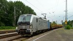 193 801 mit Leer-Holzzug von Stendal-Niedergrne nach Rostock-Bramow bei der Durchfahrt im Bahnhof Bad Kleinen.16.07.2016