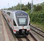 stadler/706508/4110-614-als-ic-2270dresden-warnemuendebei-der 4110 614 als IC 2270(Dresden-Warnemünde)bei der Durchfahrt in Rostock-Bramow.