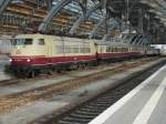 Lubeck 103 184 rangierte am 28.November 2009 durch die Bahnhofshalle von L�beck.