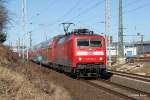 120 205-0 mit RE1 Rostock-Hamburg bei der Ausfahrt im Rostocker ...