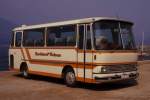 Diese kurze Setra Reisebus stand am 28.3.1990 in Luino (Italien) am  Lago Maggiore.