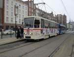 Tatra-Stra�enbahn vom Typ T6A2 mit Bildern von Zeitungsausschnitten �ber den ...