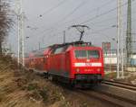 Rostock-Spezial 120 202-7 mit RE 4309 von Hamburg Hbf nach Rostock Hbf bei der Einfahrt im Rostocker Hbf.11.12.2011