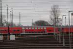 Rostock-Spezial nochmal sch�n von der Seite den quer stehenden Steuerwagen im BW Rostock Hbf.20.01.2012