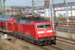 Rostock-Spezial 120 204-3 mit RE 4310 von Rostock Hbf nach Hamburg Hbf bei der Ausfahrt im Rostocker Hbf.24.01.2012