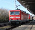 Rostock-Spezial 114 037-5 im Hintergrund kommt 143 250-9 mit Generator Probleme die Fuhre ging erstmal nach Berlin 143 250-9 wird weiter nach Cottbus �berf�hrt.Rostock Hbf 24.01.2012