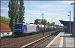 RheinCargo 2015 / 145-CL 201 / 145 097 mit einem Kesselwagen-Zug am 17.06.2013 in Berlin-Karow