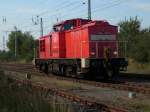 V100 298 318 am 09.September 2009 an der Westeinfahrt von Mukran.