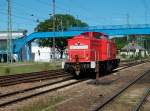 V100 298 318 Lz unterwegs von Mukran nach Stralsund bei der Durchfahrt durch Bergen/R�gen.