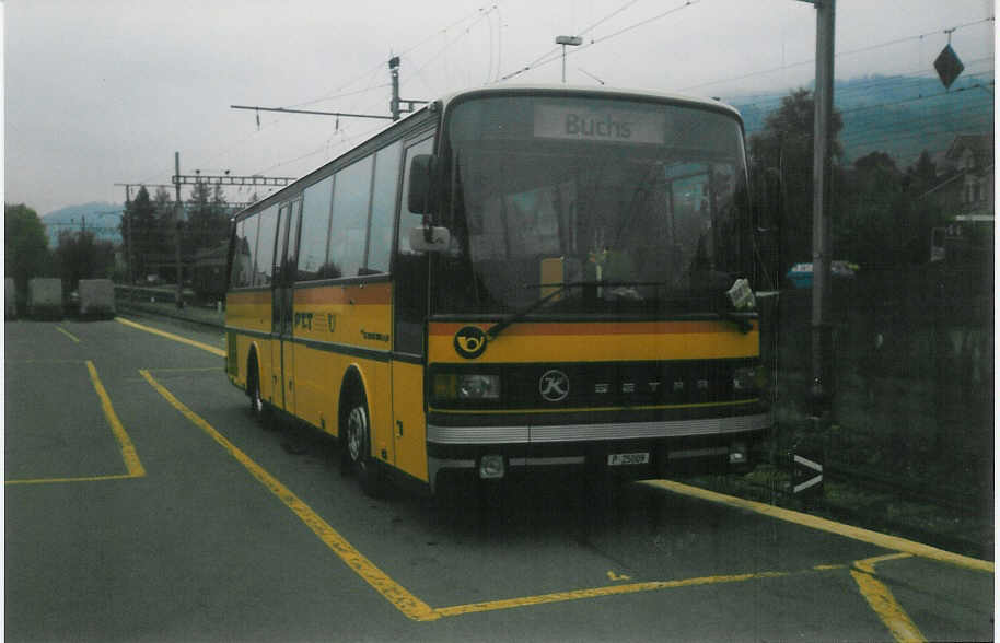 (015'400B) - PTT-Regie - P 25'009 - Setra am 7. Oktober 1996 beim Bahnhof Nesslau