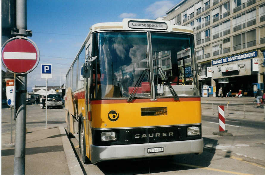 (016'335) - Epiney, Ayer - VS 64'315 - Saurer/Lauber am 16. M�rz 1997 beim Bahnhof Lausanne