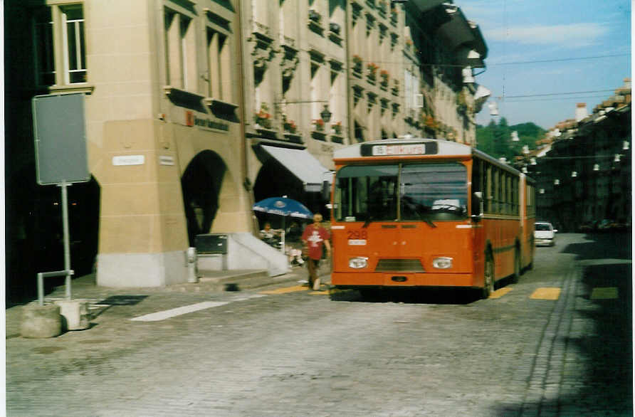 (019'128) - SVB Bern - Nr. 298/BE 507'298 - FBW/Hess (ex TPG Genve Nr. 116) am 5. September 1997 in Bern, Rathaus