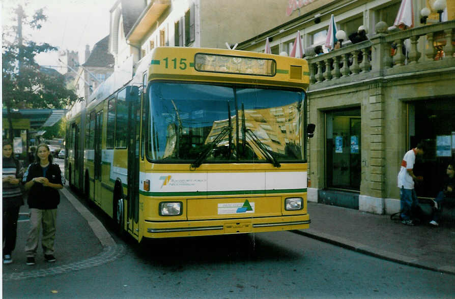 (019'930) - TN Neuch�tel - Nr. 115 - NAW/Hess Gelenktrolleybus am 7. Oktober 1997 in Neuch�tel, Place Pury