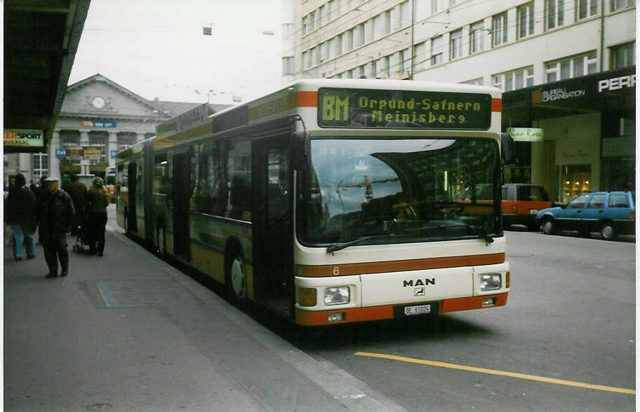 (020'212) - ABM Meinisberg - Nr. 6/BE 61'024 - MAN am 9. Oktober 1997 beim Bahnhof Biel 