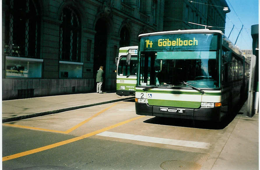 (021'719) - SVB Bern - Nr. 2 - NAW/Hess Gelenktrolleybus am 19. Februar 1998 beim Bahnhof Bern