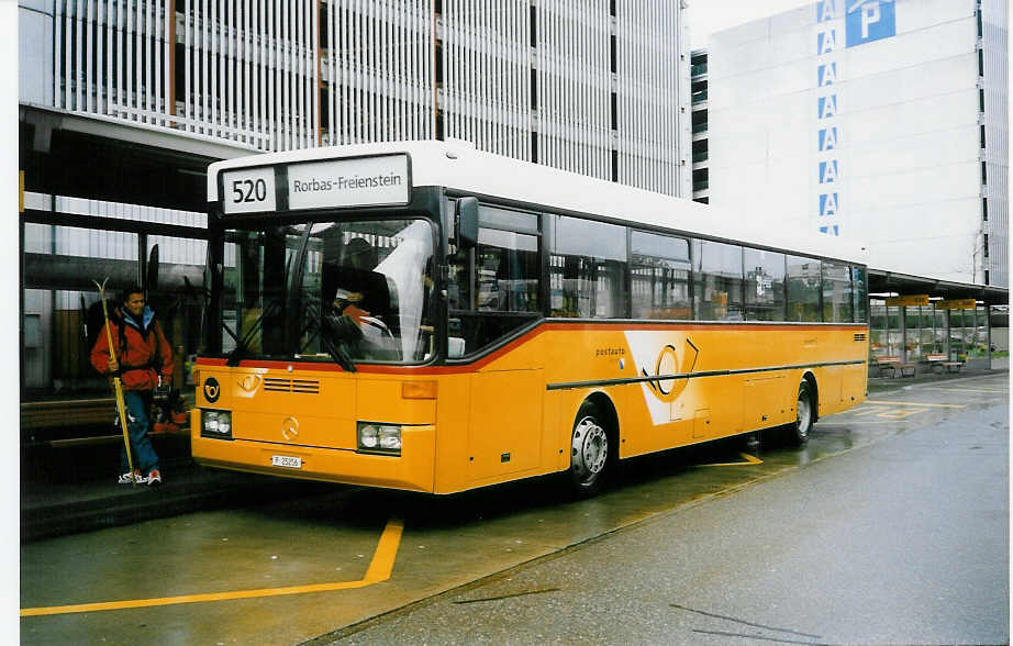 (022'532) - PTT-Regie - P 25'256 - Mercedes am 18. April 1998 in Z�rich, Flughafen