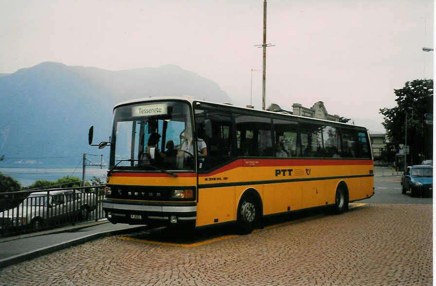 (024'421) - PTT-Regie - P 25'023 - Setra am 13. Juli 1998 beim Bahnhof Lugano