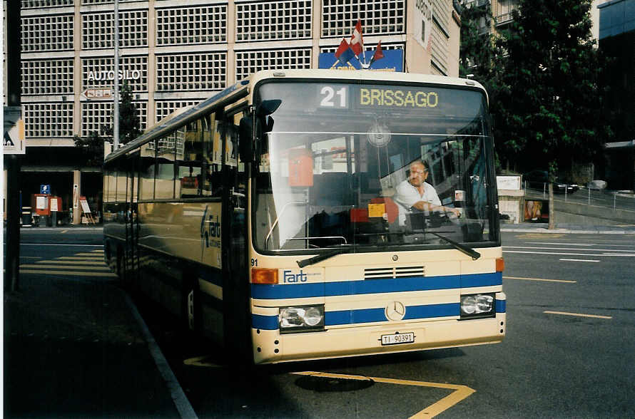 (024'508) - FART Locarno - Nr. 91/TI 90'391 - Mercedes am 14. Juli 1998 beim Bahnhof Locarno