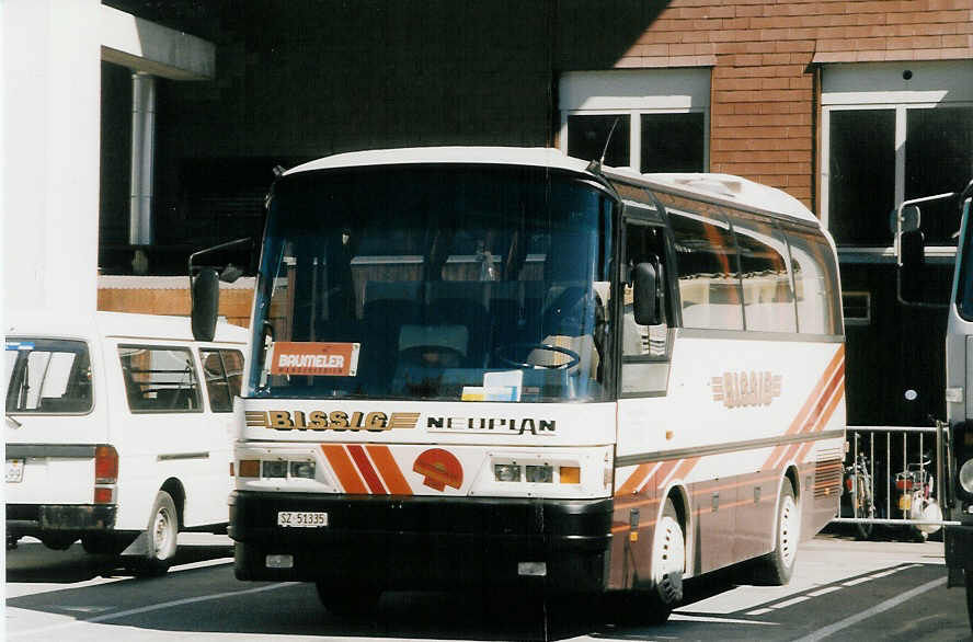 (026'131) - Bissig, Brunnen - Nr. 4/SZ 51'335 - Neoplan am 18. September 1998 in Thun, Grabengut