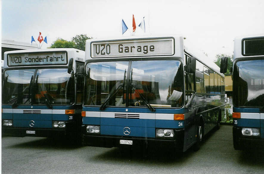 (026'522) - VZO Gr�ningen - Nr. 24/ZH 207'424 - Mercedes am 3. Oktober 1998 in R�ti, Garage
