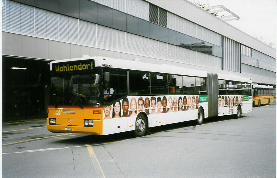 (027'317) - PTT-Regie - P 27'716 - Mercedes am 10. Oktober 1998 in Bern, Postautostation