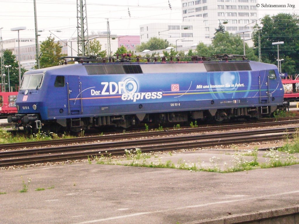 03.07.2005 in M�nchen Ost die 120 151 Der ZDF express Mit uns kommen Sie in Fahrt