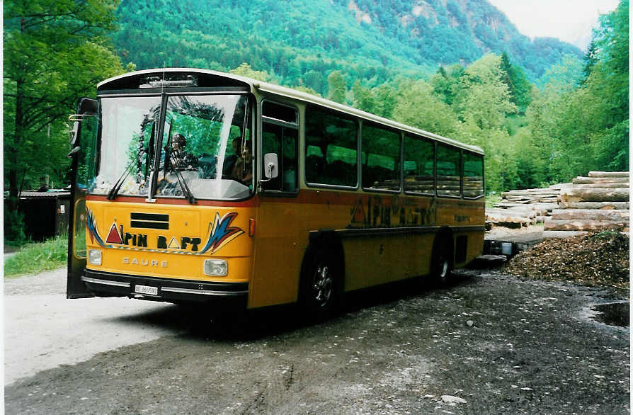 (031'614) - Alpin Raft, Interlaken - BE 365'592 - Saurer/R&J (ex P 24'277) am 23. Mai 1999 in Wilderswil, L�tschine