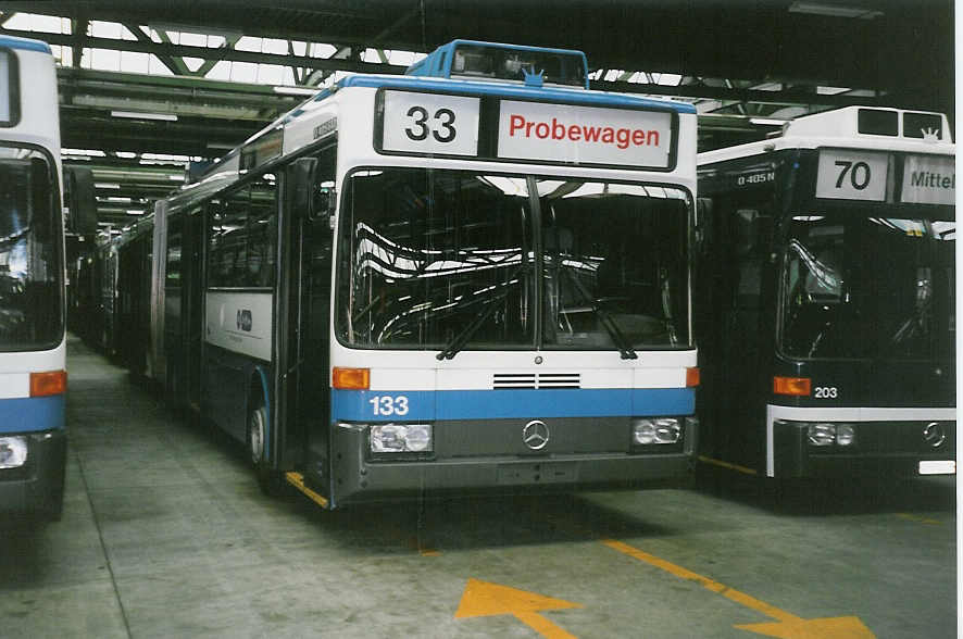 (032'604) - VBZ Zrich - Nr. 133 - Mercedes Gelenktrolleybus am 26. Juni 1999 in Zrich, Garage Hardau