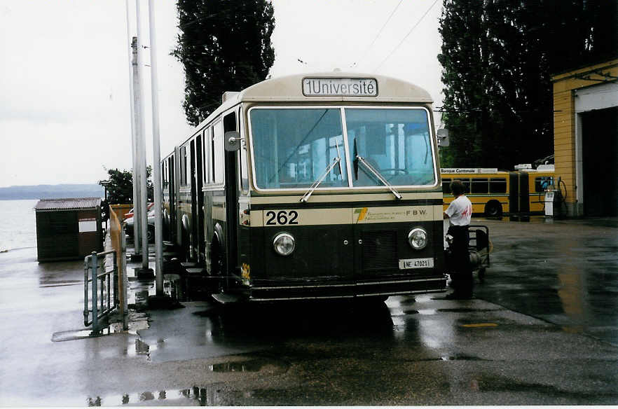 (033'204) - TN Neuchtel - Nr. 262/NE 47'021 - FBW/SWS-Gangloff (ex SVB Bern Nr. 262) am 6. Juli 1999 in Neuchtel, Dpt