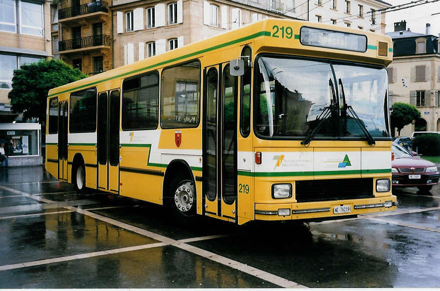 (033'236) - TN Neuchtel - Nr. 219/NE 76'219 - Volvo/Hess am 6. Juli 1999 in Neuchtel, Place Pury