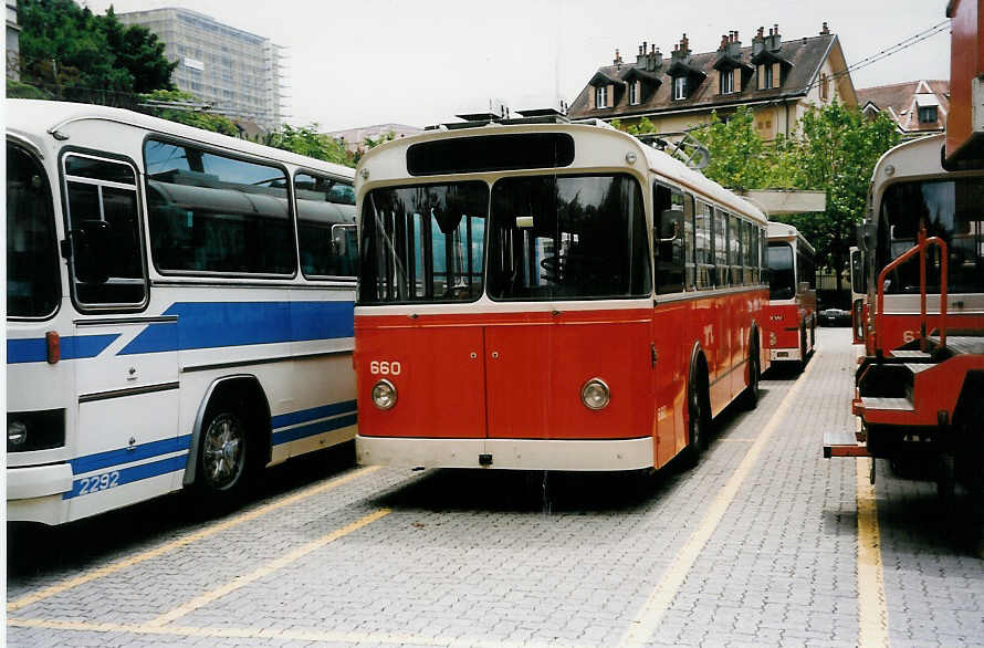 (033'420) - TL Lausanne - Nr. 660 - FBW/Eggli Trolleybus am 7. Juli 1999 in Lausanne, D�p�t Borde