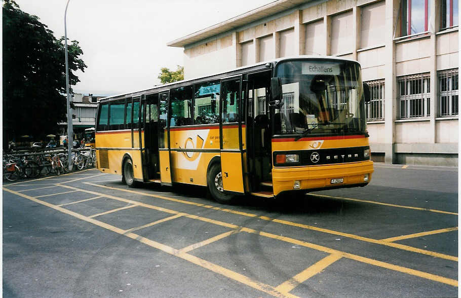 (033'816) - PTT-Regie - P 25'013 - Setra am 7. Juli 1999 beim Bahnhof Yverdon