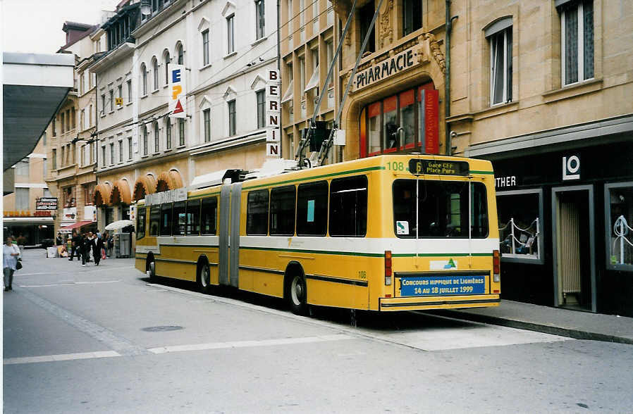 (034'006) - TN Neuch�tel - Nr. 108 - NAW/Hess Gelenktrolleybus am 10. Juli 1999 in Neuch�tel, Place Pury