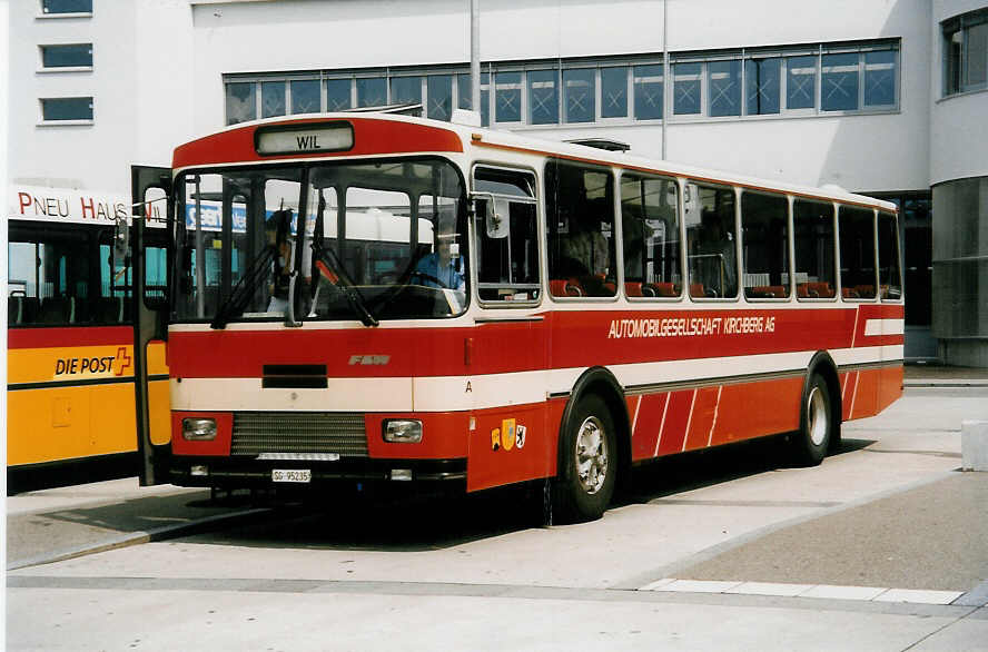 (034'713) - AKAG Kirchberg - Nr. A/SG 95'235 - FBW/R&J am 19. Juli 1999 beim Bahnhof Wil