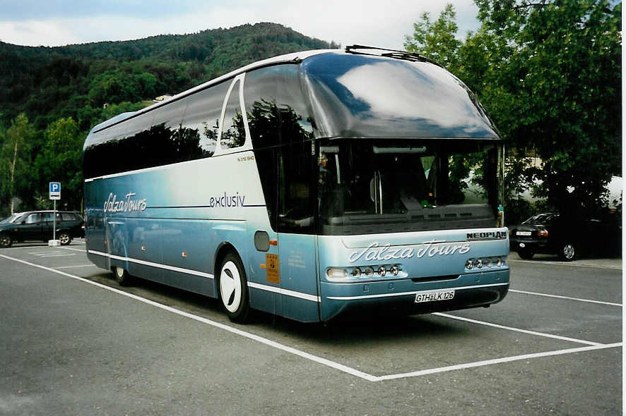 (034'825) - Aus Deutschland: K�nig, Gr�fentonna - GTH-LK 126 - Neoplan am 22. Juli 1999 in Thun, Seestrasse