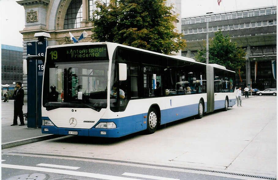 (035'635) - Heggli, Kriens - Nr. 708/LU 15'008 - Mercedes am 28. August 1999 beim Bahnhof Luzern