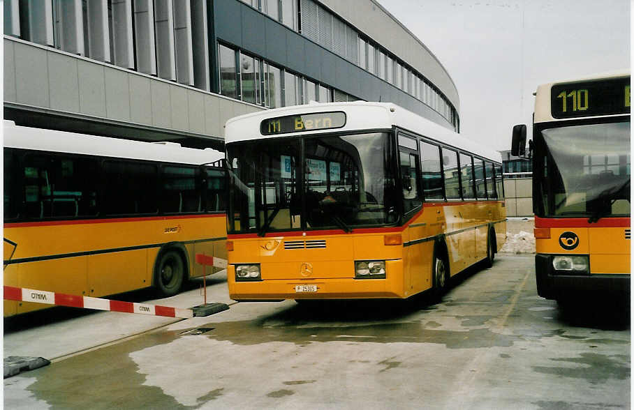 (037'913) - PTT-Regie - P 25'305 - Mercedes/R&J am 26. November 1999 in Bern, Postautostation