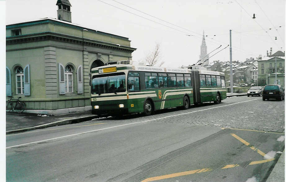 (037'919) - SVB Bern - Nr. 63 - Volvo/R&J Gelenktrolleybus am 26. November 1999 in Bern, B�rengraben
