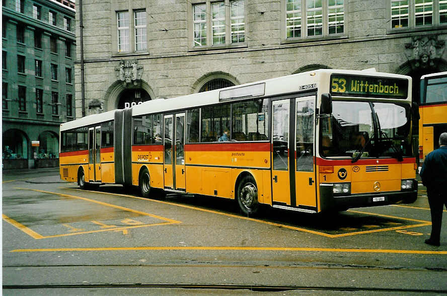 (038'614) - Cars Alpin Neff, Arbon - Nr. 1/TG 686 - Mercedes am 1. Januar 2000 beim Bahnhof St. Gallen