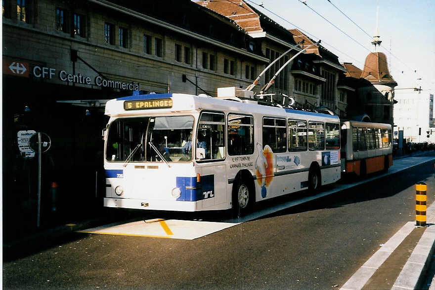 (039'431) - TL Lausanne - Nr. 726 - FBW/Hess Trolleybus am 5. M�rz 2000 beim Bahnhof Lausanne