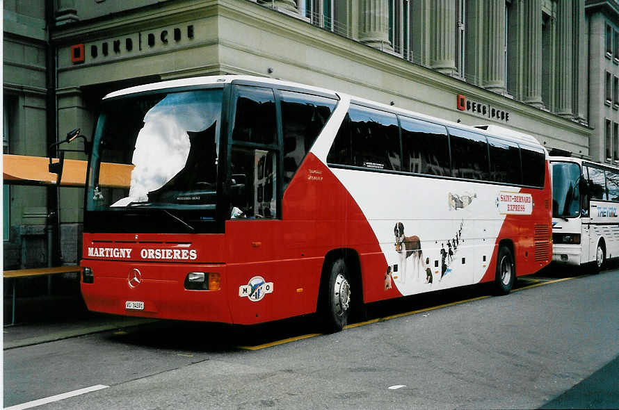 (039'724) - MO Martigny - VS 34'591 - Mercedes am 14. M�rz 2000 in Bern, Bundesplatz