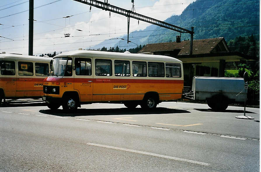 (040'920) - Geiger, Adelboden - Nr. 6/BE 26'710 - Mercedes am 17. Juni 2000 beim Bahnhof Reichenbach