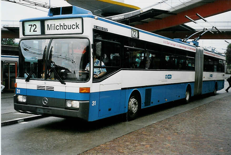 (041'932) - VBZ Z�rich - Nr. 31 - Mercedes Gelenktrolleybus am 13. Juli 2000 in Z�rich, Bucheggplatz