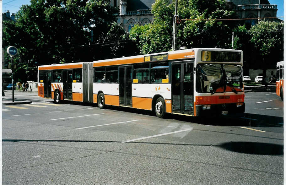 (042'112) - TPG Gen�ve - Nr. 206/GE 96'555 - Mercedes am 19. Juli 2000 beim Bahnhof Gen�ve
