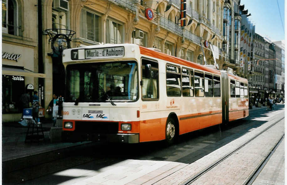 (042'202) - TPG Gen�ve - Nr. 699 - NAW/Hess Gelenktrolleybus am 19. Juli 2000 in Gen�ve, Rue Croix d'Or