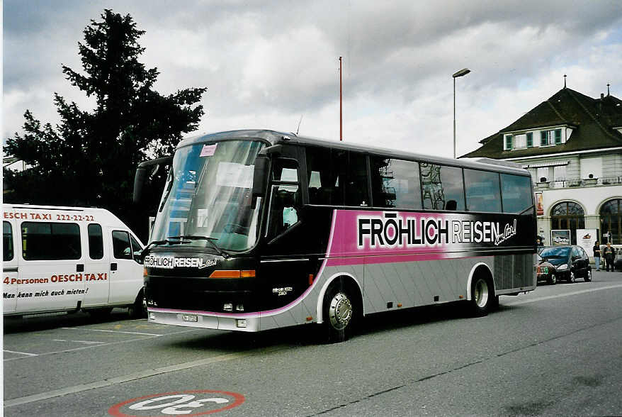 (043'032) - Fr�hlich, Z�rich - ZH 27'123 - Bova am 2. September 2000 beim Bahnhof Thun