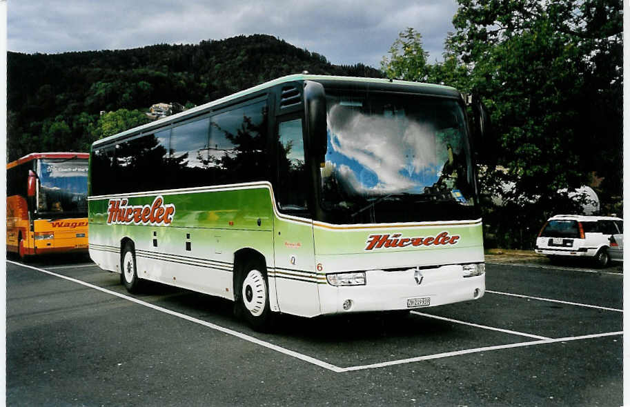 (043'037) - H�rzeler, Dietikon - Nr. 6/ZH 219'939 - Renault am 2. September 2000 in Thun, Seestrasse