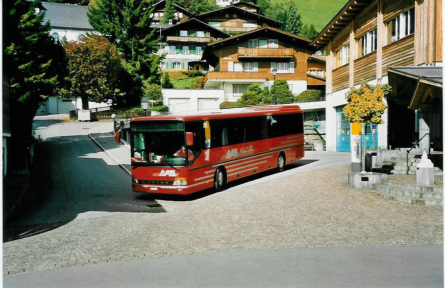(043'437) - AFA Adelboden - Nr. 11/BE 26'701 - Setra am 9. Oktober 2000 beim Autobahnhof Adelboden